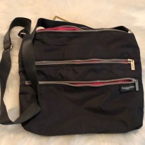 Baggallini gray crossbody with hot pink lining